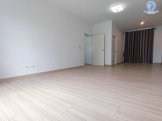 *****บ้านเดี่ยวมือสองย่านนนทบุรี ม.บ้านชิดลม บางกรวย-ไทรน้อย เนื้อที่กว้างขวางมากถึง 53.40 ตร.ว.  ฟังก์ชัน 3 ห้องนอน 3 ห้องน้ำ ที่จอดรถ 2 คัน แถมฟรี! เครื่องปรับอากาศ 4 เครื่อง โครงการตั้งบนทำเลเดินทางสะดวก ใกล้รถไฟฟ้าสายสีม่วง "สถานีคลองบางไผ่"